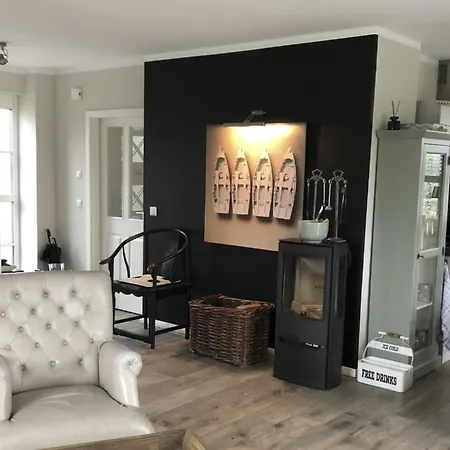 Tatil Evi Reetdachhaus Am Wasser Mit Sauna- Aussenwhirlpool- Kamin Und E-ladestation By Interhome