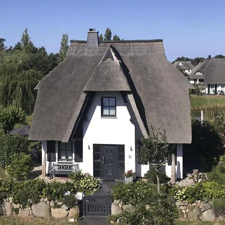 Ferienhaus Reetdachhaus Am Wasser Mit Sauna- Aussenwhirlpool- Kamin Und E-ladestation By Interhome Fuhlendorf (Mecklenburg-Vorpommern)