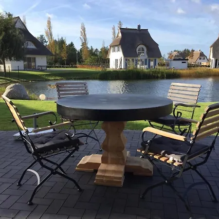 Reetdachhaus Am Wasser Mit Sauna- Aussenwhirlpool- Kamin Und E-ladestation By Interhome