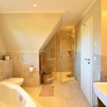 Reetdachhaus Am Wasser Mit Sauna- Aussenwhirlpool- Kamin Und E-ladestation By Interhome Tatil Evi