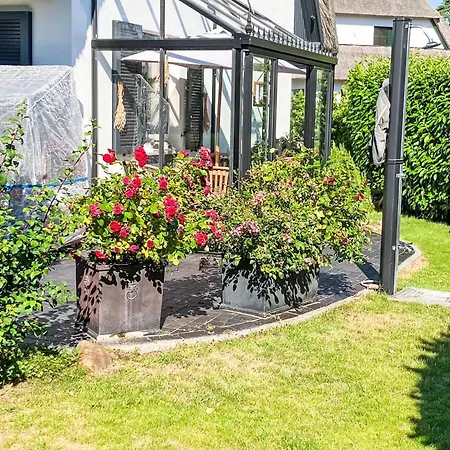 Reetdachhaus Am Wasser Mit Sauna- Aussenwhirlpool- Kamin Und E-ladestation By Interhome *